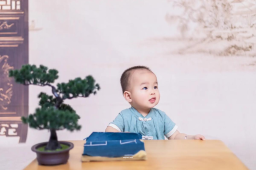 凤城宝宝喊肚子疼怎么回事